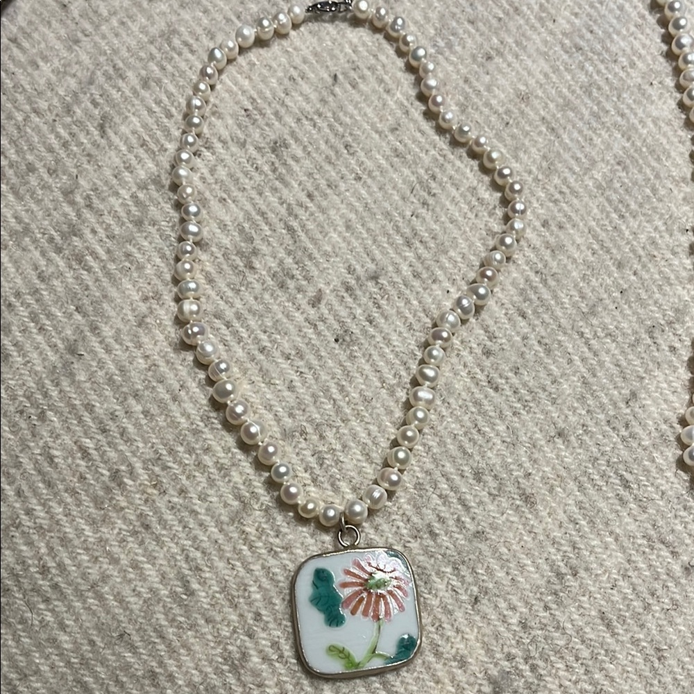 NWOT Pearl Necklace with China Pendant